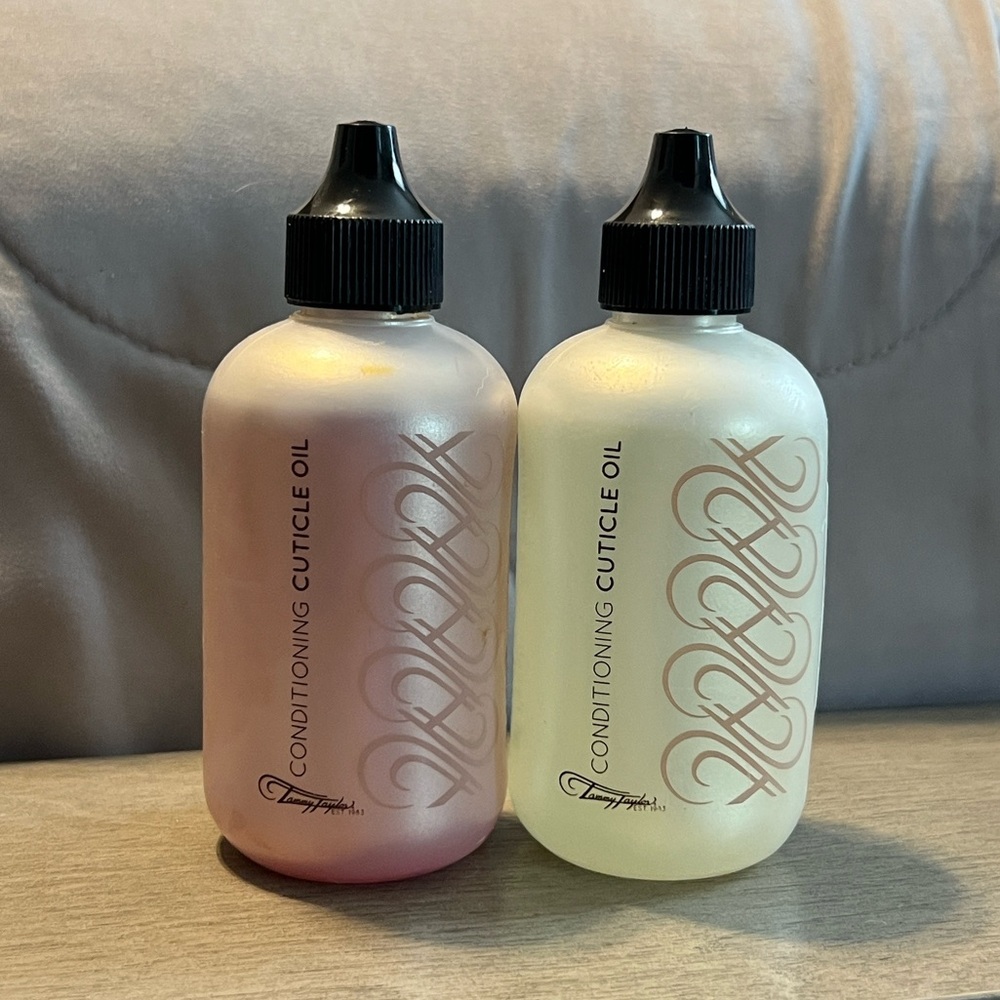2 bottles of Tammy Taylor conditioning cuticle oil